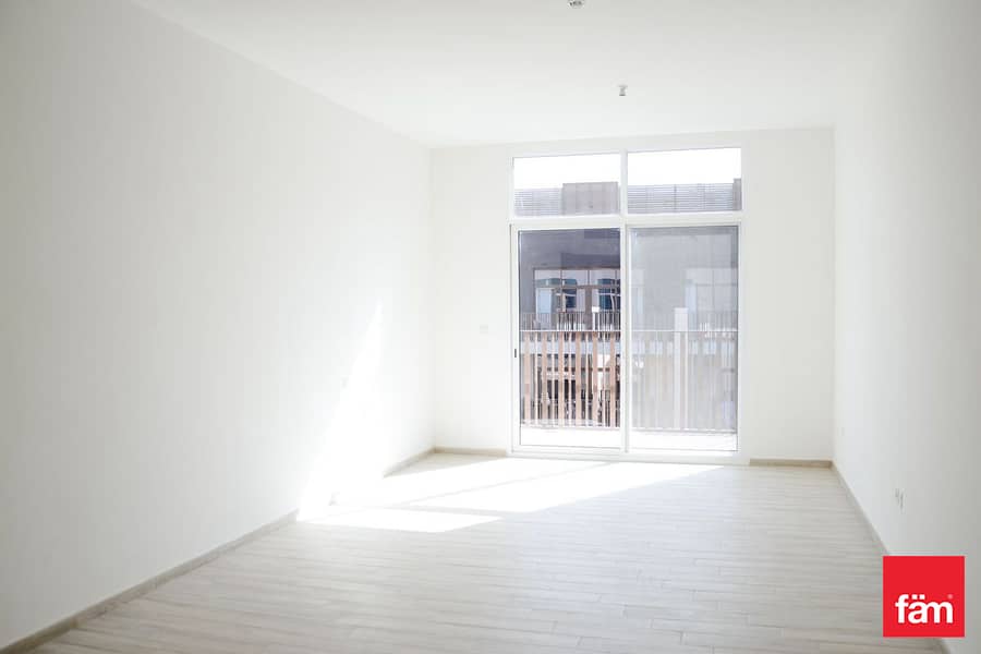 MOTIVATED SELLER | VOT | 2 PARKINGS | POOL FACING MOTIVATED SELLER | VOT | 2 PARKINGS | POOL FACING