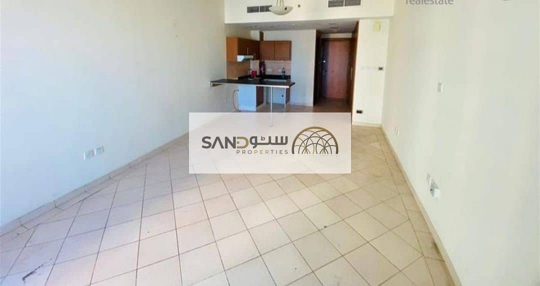 Spacious Studio Flat Near Bus Stop Spacious Studio Flat Near Bus Stop