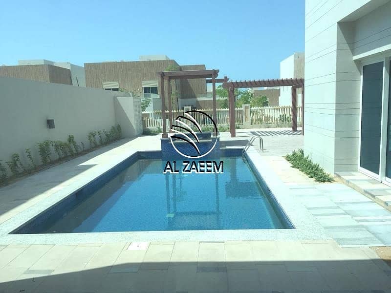 Luxurious 4 Bedroom Villa with Private Swiming Pool. Near Marina Mall