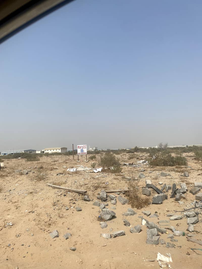 For sale in Al Sajaa, Industrial Emirates, commercial and industrial land, construction is permitted, land for shops, a mezzanine, warehouses, and workers’ housing on it. We can also search for you for industrial commercial lands in Al Sajaa, Emirates Ind
