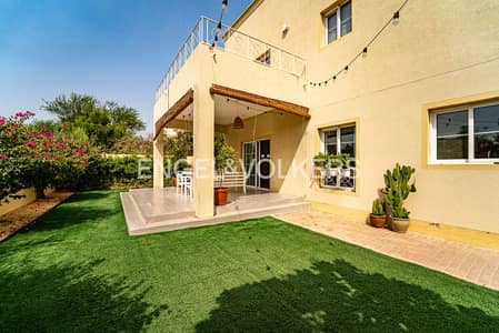 4 Bedroom Villa for Sale in The Lakes, Dubai - Well maintained/ Big layout/ Prime location