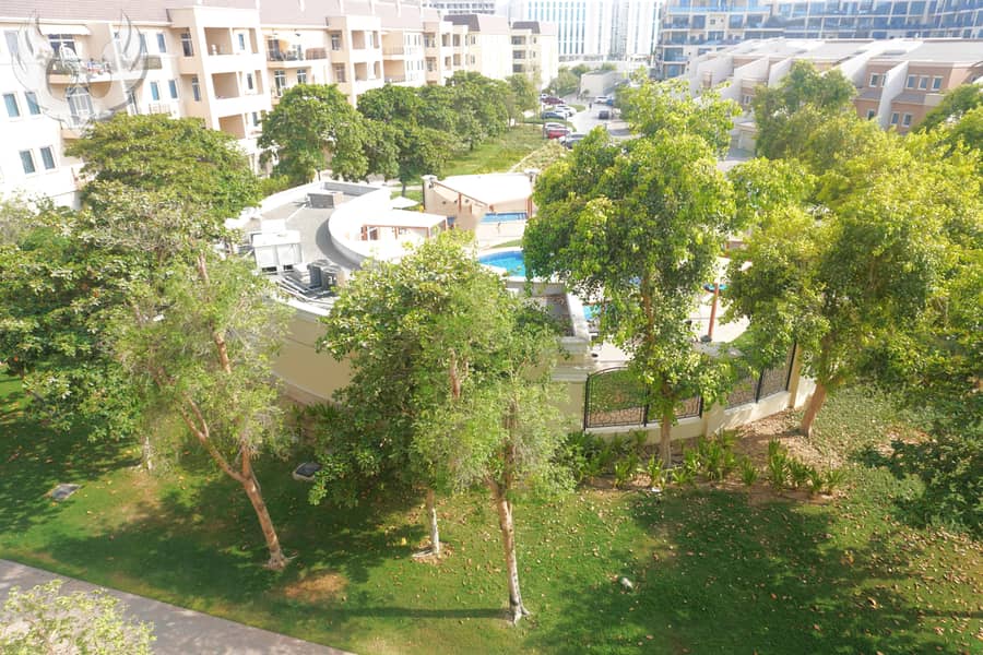 Pool views/ Excellent Condition/Motivated Landlord Pool views/ Excellent Condition/Motivated Landlord