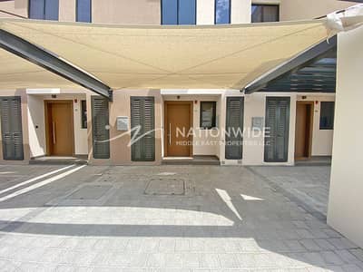 2 Bedroom Townhouse for Sale in Al Matar, Abu Dhabi - Lovely Townhouse|Community View|Great Location