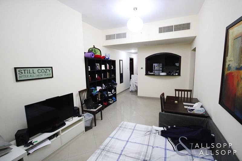 1 Bedroom | Balcony | Uptown View | Rented