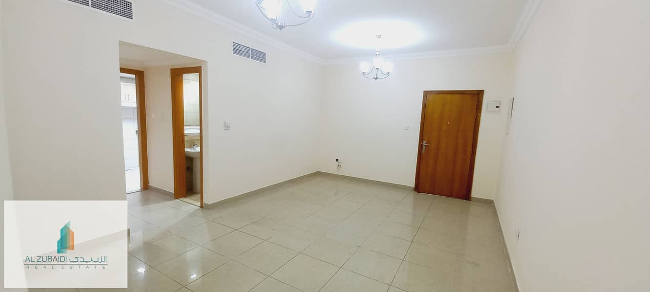 شقة في بناية علي عمران،النهدة 2 غرف 35999 درهم - 7937600