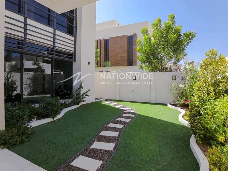 Fantastic Double Row Unit|Excellent Residence Fantastic Double Row Unit|Excellent Residence
