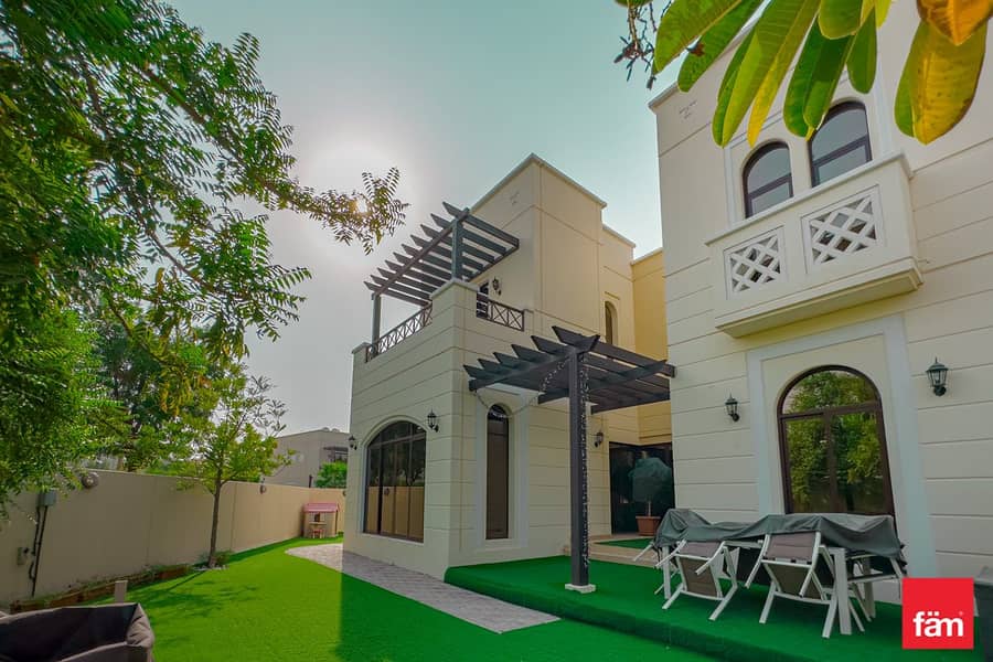 Mudon Corner Single Row Huge Plot Vacant Soon Mudon Corner Single Row Huge Plot Vacant Soon