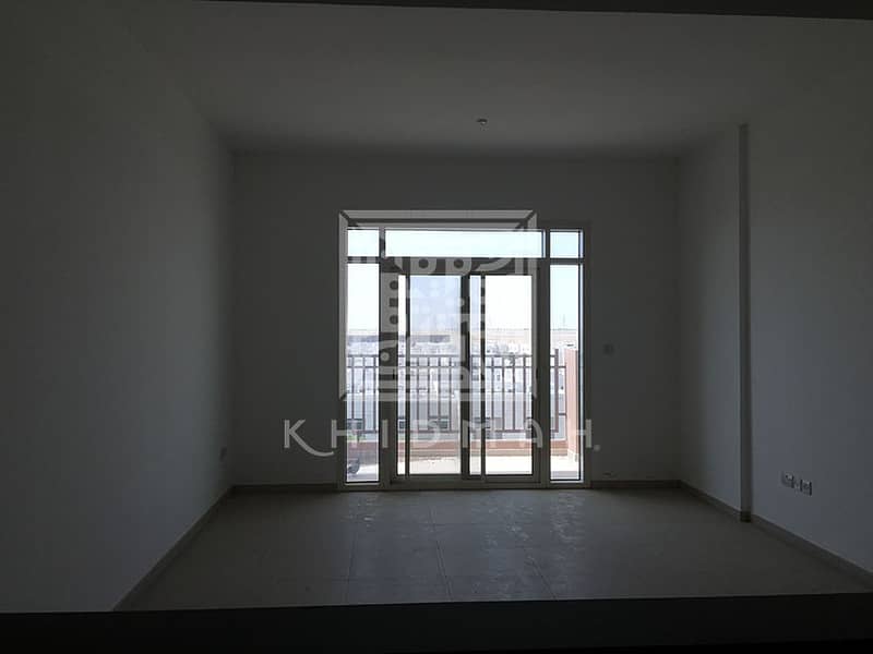 Elegant 1-BR Apartment with Balcony in Al Ghadeer