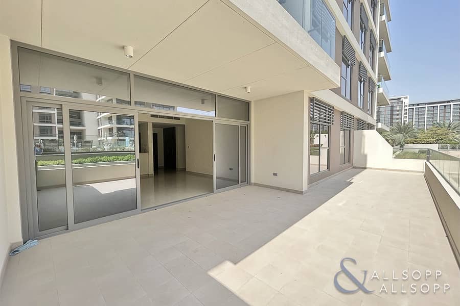 VACANT NOW | Pool Facing | Large Terrace VACANT NOW | Pool Facing | Large Terrace