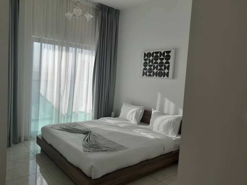 Elegant and Extremely Spacious 1 Bedroom - Image 9