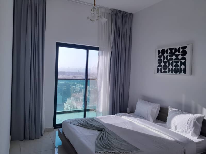 Elegant and Extremely Spacious 1 Bedroom - Image 11