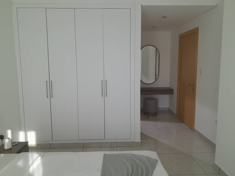 Elegant and Extremely Spacious 1 Bedroom