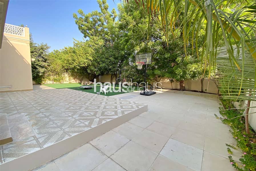 Single row | Close to Meadows souk | Upgraded Single row | Close to Meadows souk | Upgraded