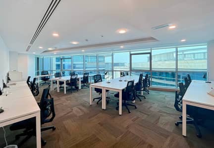 迪拜机场免税区(DAFZA)， 迪拜 写字楼待租 - Regus DAFZA - open space. jpg