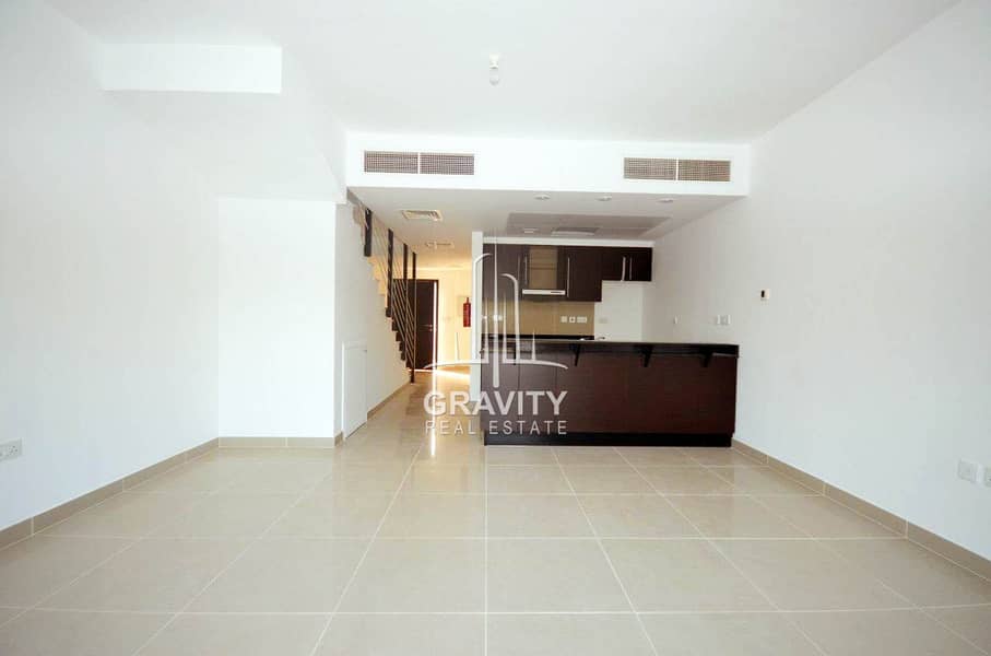 Upgraded + Maid's (Upgraded Kitchen and Flooring) Upgraded + Maid's (Upgraded Kitchen and Flooring)