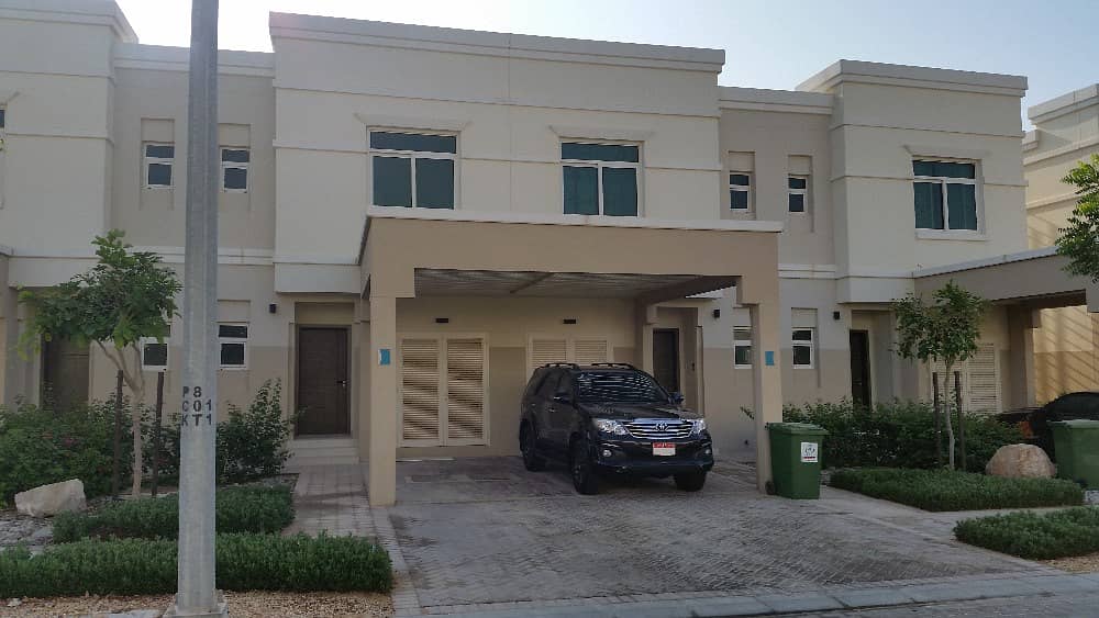 Amazing 2-BR Townhouse in Al Ghadeer