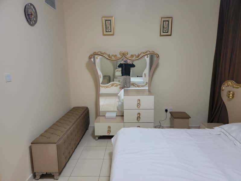 Owns a room and a hall in installments in the Orient Tower Owns a room and a hall in installments in the Orient Tower