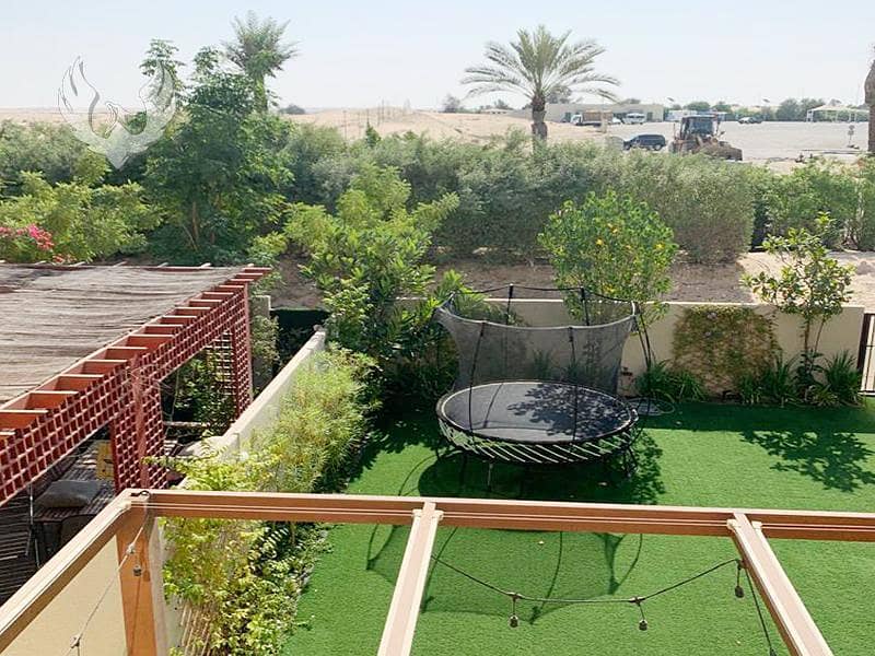 Single row I Large plot I Close to pool and park Single row I Large plot I Close to pool and park