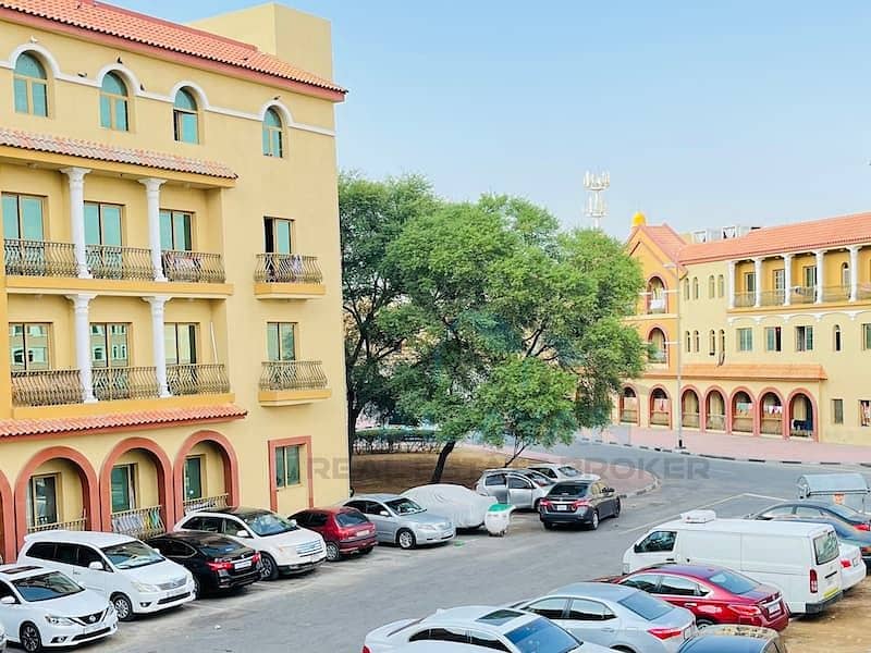 1BHK فسيحة مع شرفة في الكتلة اسبانيا متاحة للإيجار