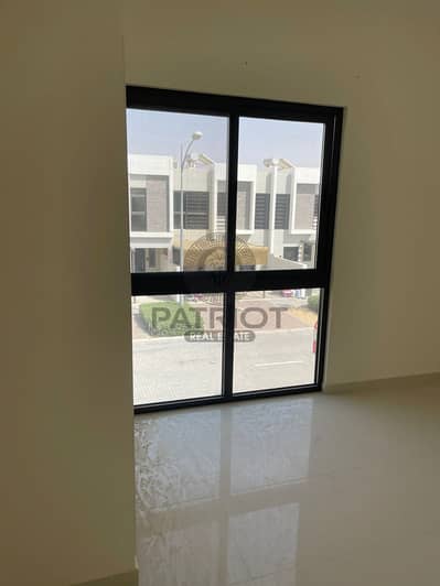 | Type R2_Em | Corner unit | Rented |