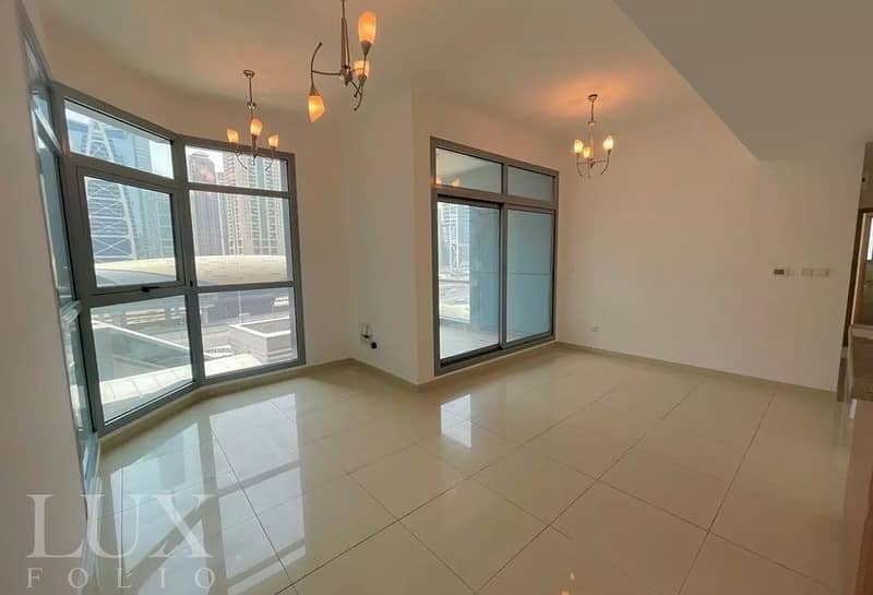 Spacious | Near Metro | Great Location Spacious | Near Metro | Great Location