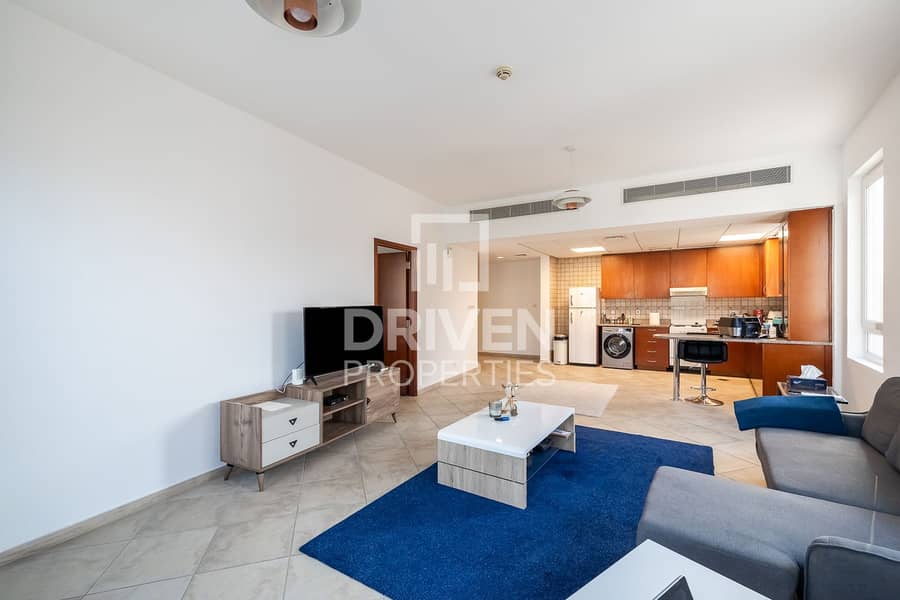 Spacious and Corner | Vacant on Transfer Spacious and Corner | Vacant on Transfer