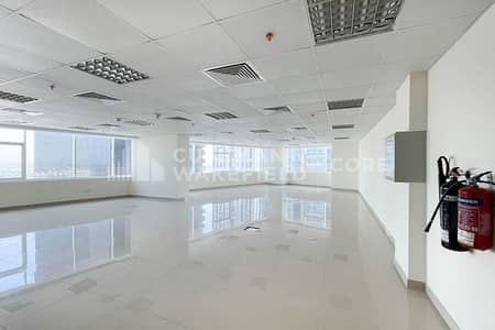 Office for Sale in Jumeirah Lake Towers (JLT), Dubai - Fully Fitted | Mid Floor | Pantry | Close to Metro