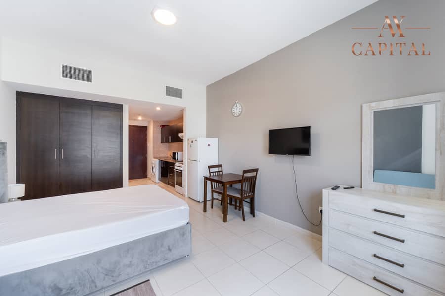 Vacant | Furnished | Bright and Cozy Vacant | Furnished | Bright and Cozy