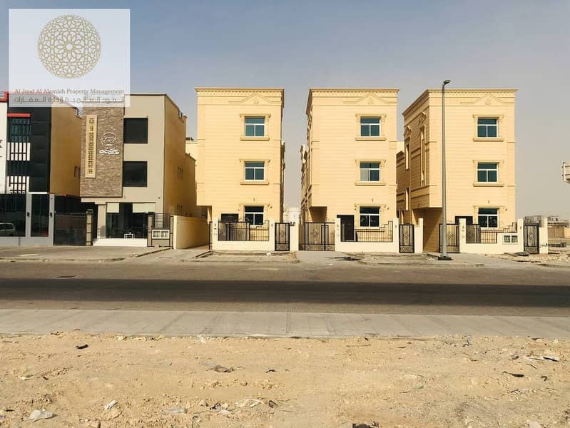 فيلا تجارية جديدة مكونة من 4 غرف نوم للإيجار في مدينة بني ياس ، أبو ظبي
