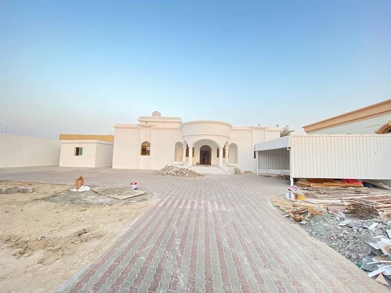 Villa for rent in Ajman, Al Jurf area, ground floor with air conditioners