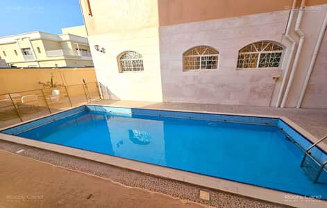 5 Bedroom Villa for Rent in Umm Suqeim, Dubai - Steps to the Beach |5BR Villa Shared Pool
