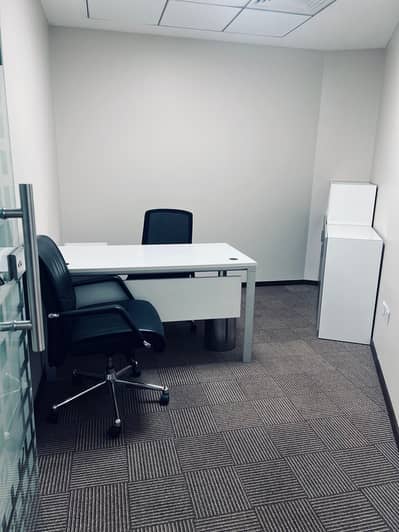 Office for Rent in Deira, Dubai - FULLY FURNISHED PREMIUM EXECUTIVE OFFICE , NO COMISSION, WITH EJARI , FREE DEWA, FREE INTERNET