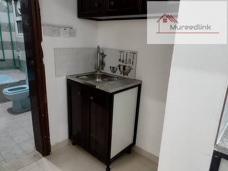 1 bhk available Murror st,25