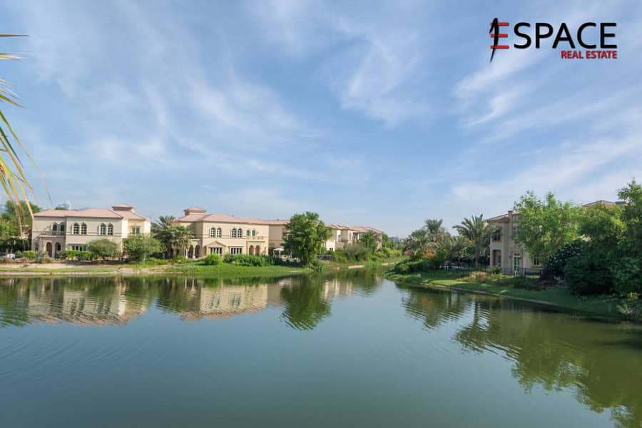 Lake View |  Huge Plot | 4 Beds