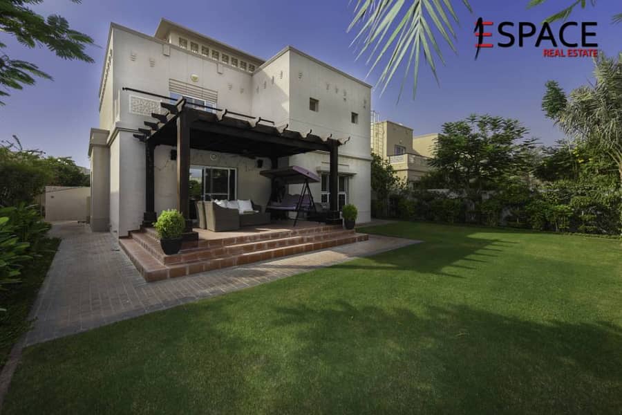 Large Landscaped Garden | Close to Park and Pool