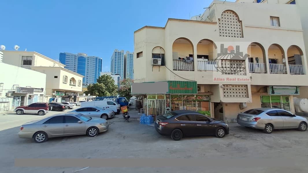 للبيع بناية زاوية فى منطقة الراشيدية 3- عجمان علي شارع عام قار.