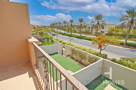 4 Bedroom Villa for Rent in Reem, Dubai - Beautiful garden | Spacious end unit | Study