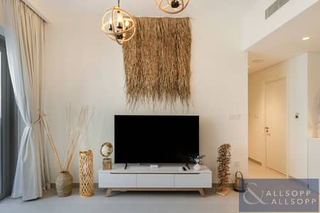 1 Bedroom Apartment for Rent in Dubai Creek Harbour, Dubai - Living Area