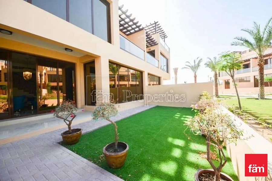 Exquisite Townhouse | Lake View | Private Garden