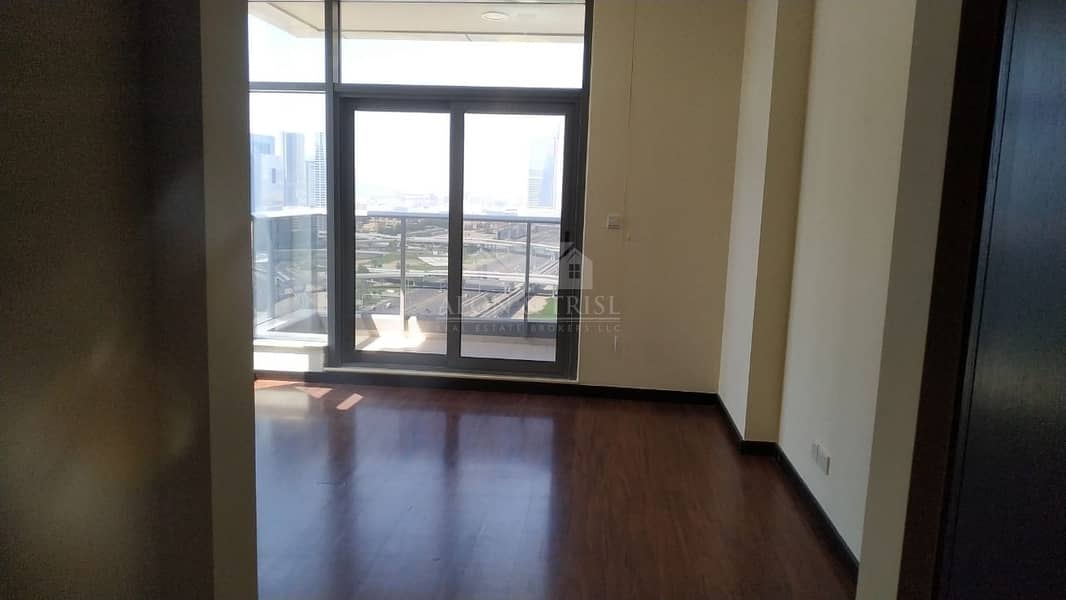 10 JLT Green lakes S3 Spacious 2 bed room + maid's 1680