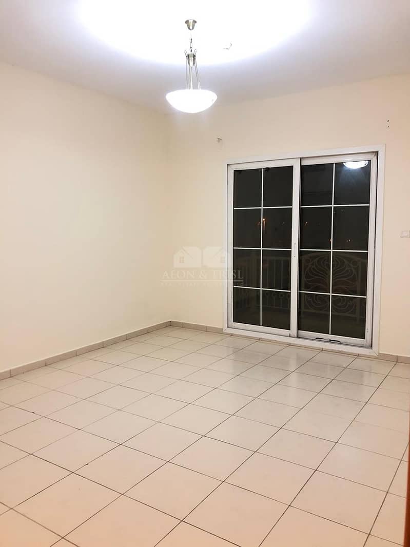 Beautiful spacious  1 bedroom / well maintained / chiller free