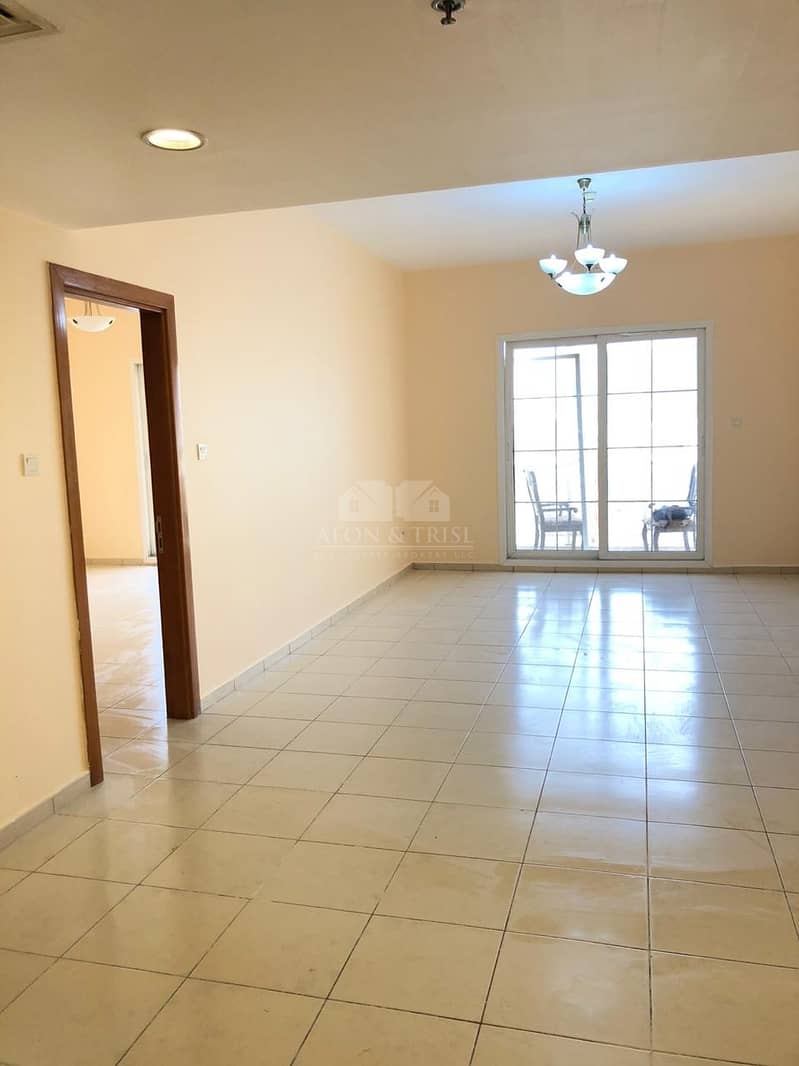13 Beautiful spacious  1 bedroom / well maintained / chiller free