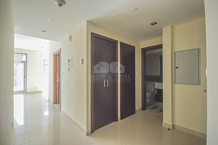 5 Courtyard View | 2 Balconies | Large layout 2 Beds