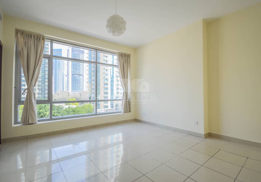6 Courtyard View | 2 Balconies | Large layout 2 Beds