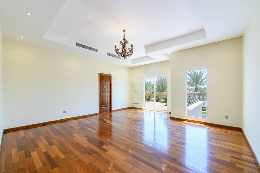 4 Beautiful villa in emirates hills| flawless condition