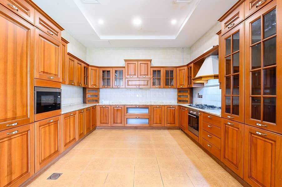 6 Beautiful villa in emirates hills| flawless condition