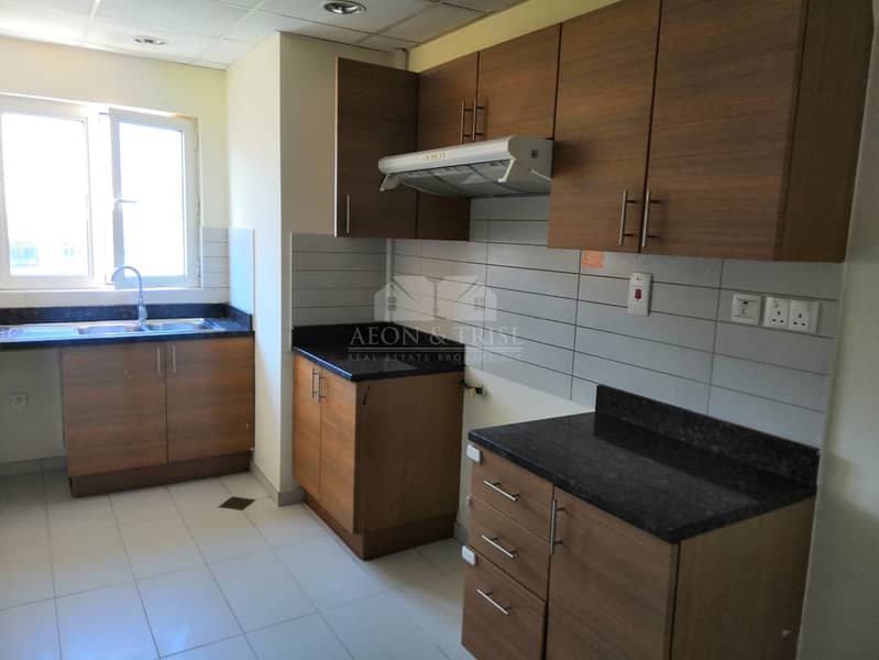 7 Bright 3 Bed Closed Kitchen with Pool and Garden View