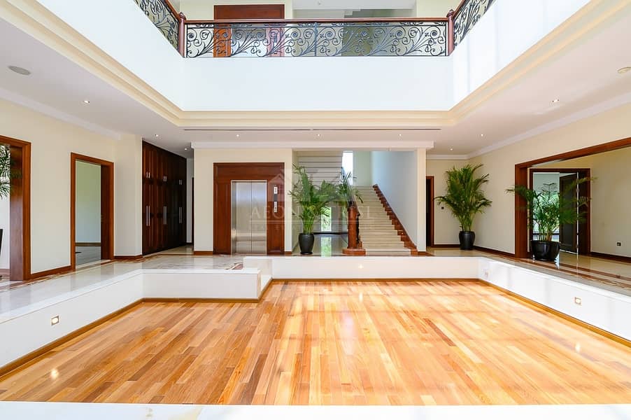 10 Beautiful villa in emirates hills| flawless condition