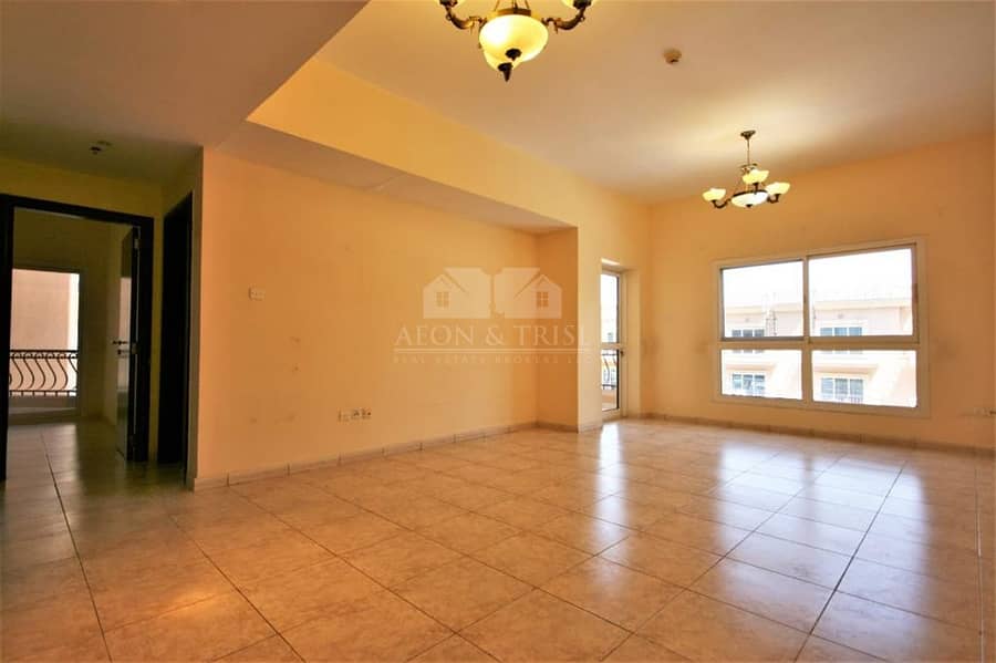 2 Spacious 2 BR Apartment with close Kitchen I Pool View