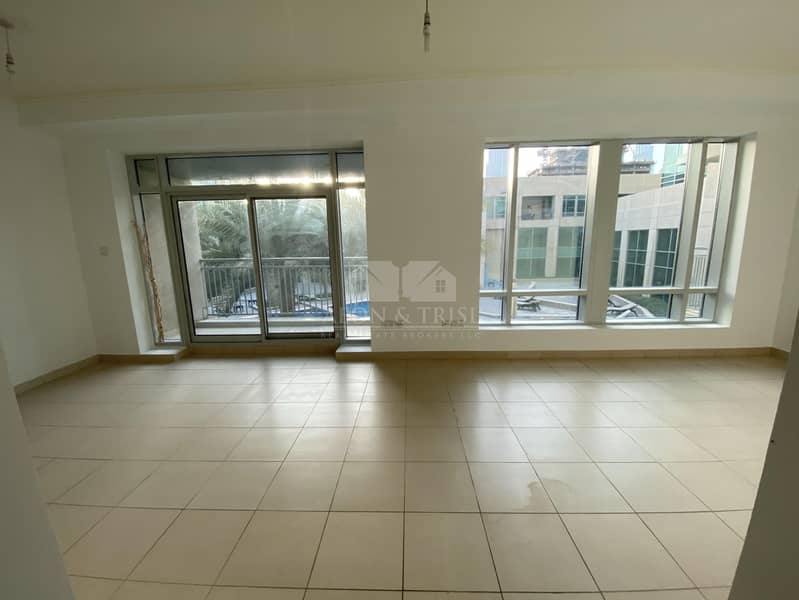 4 Burj and Pool Facing Spacious Comfortable Well Maintained Studio